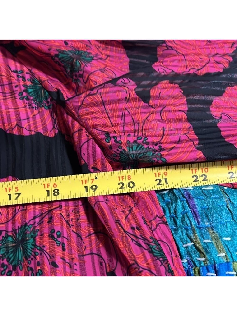 JADE flutter top. XL. Black with fuschia floral design. Fully lined. - Picture 6 of 9